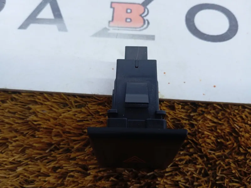 Кнопка аварийной сигнализации