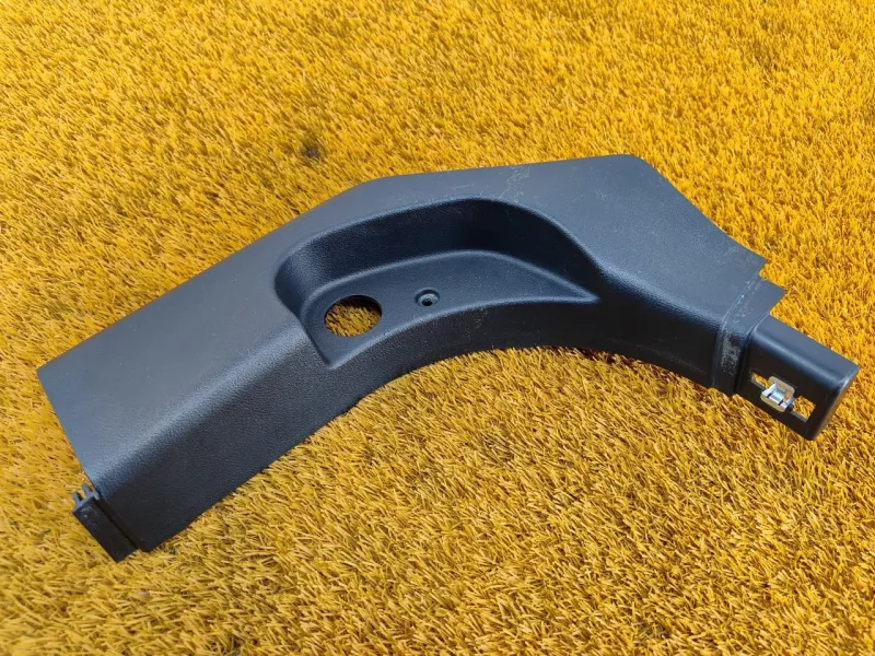 Накладка на порог салона