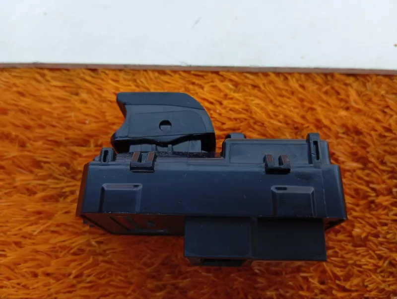 Кнопка стеклоподъемника