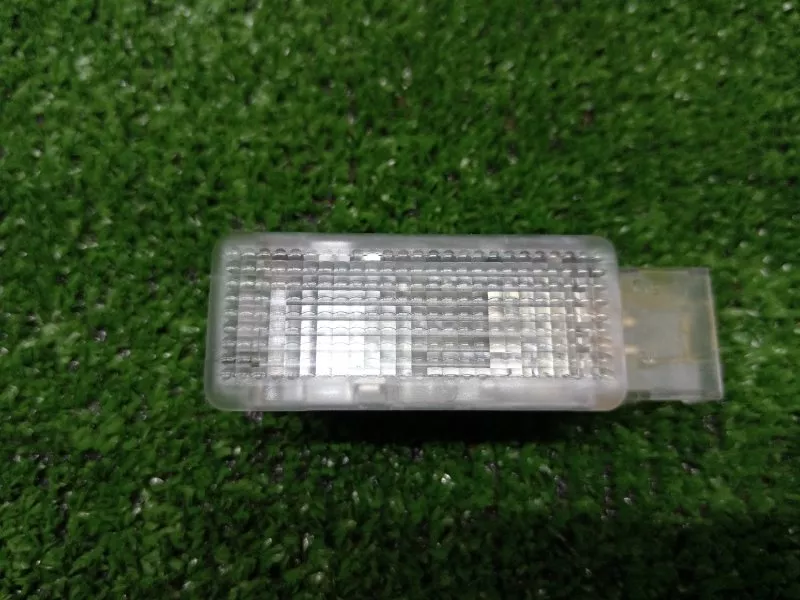 Плафон подсветки бардачка