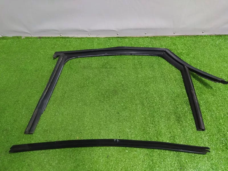 Уплотнитель стекла двери