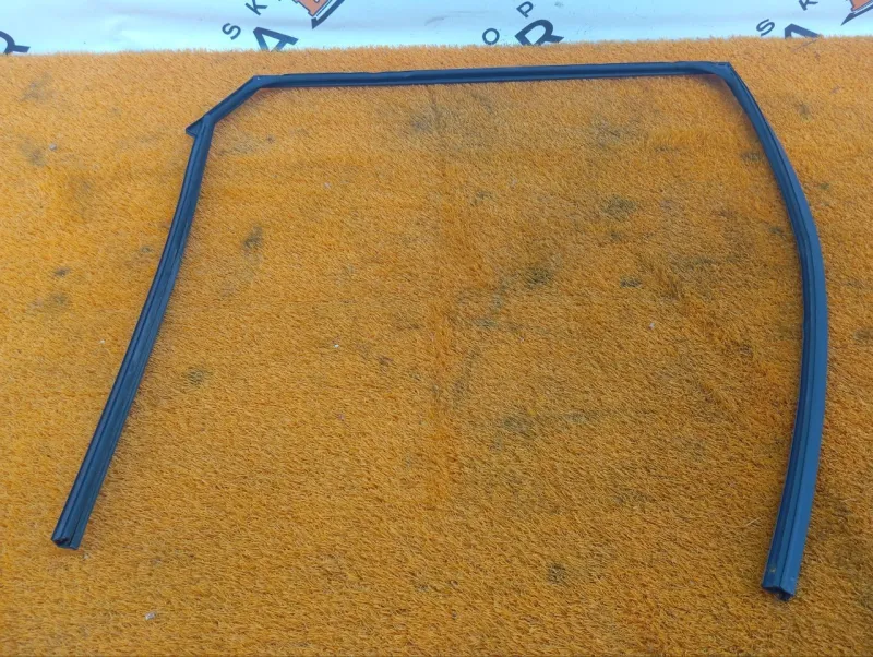 Уплотнитель стекла двери