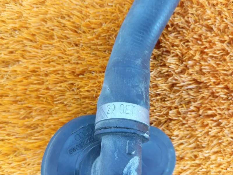 Патрубок системы охлаждения