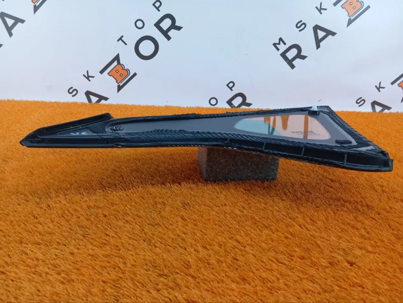 Форточка задняя