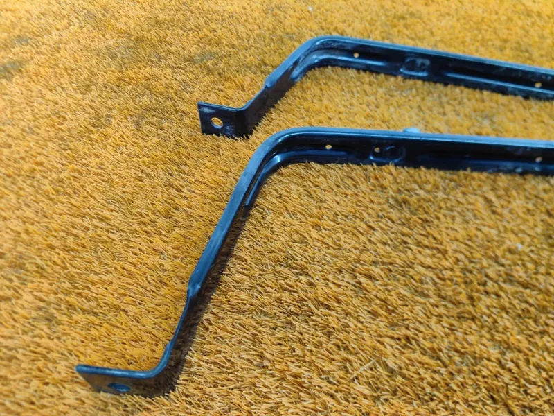 Крепление топливного бака (Кронштейн топливного бака)