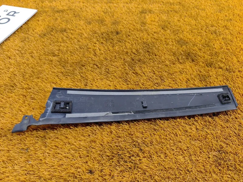 Молдинг двери