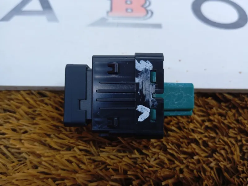 Кнопка обогрева сидений