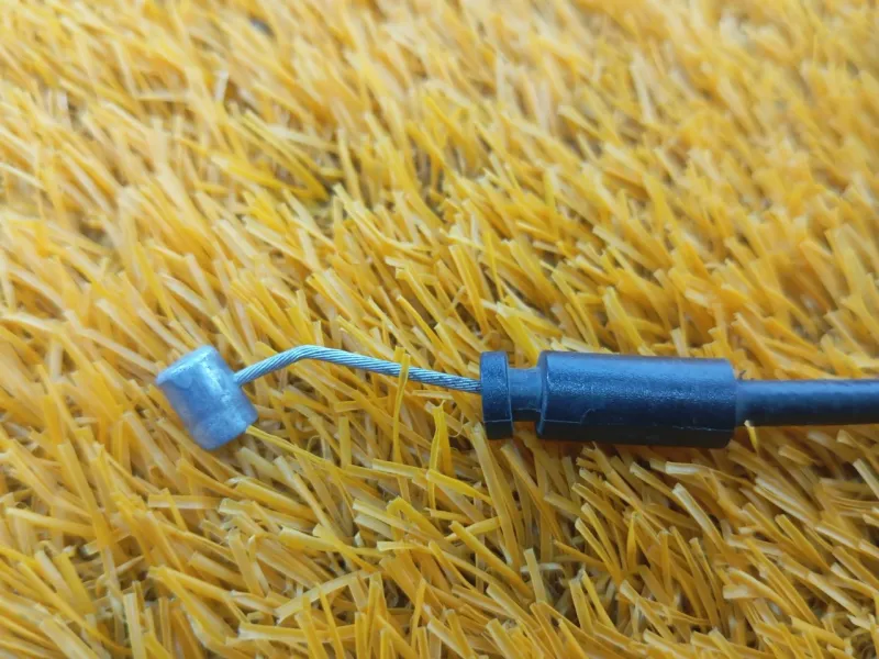 Замок капота