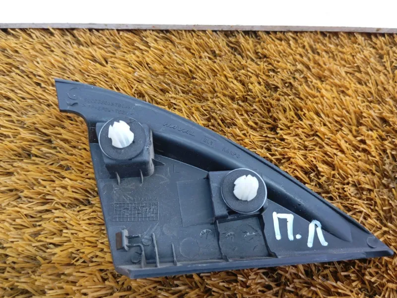 Уголок двери