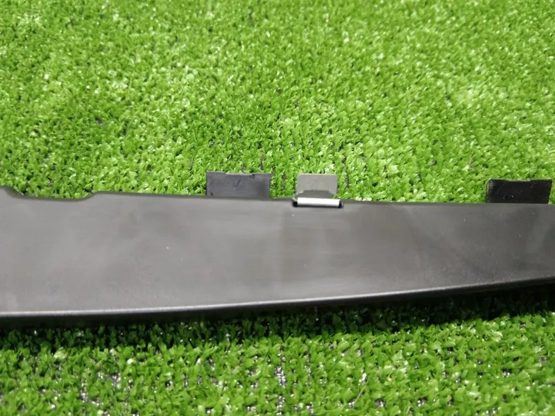 Кронштейн уплотнителя двери