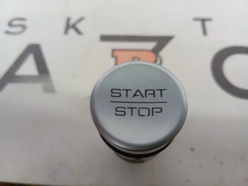 Кнопка запуска двигателя