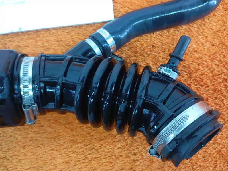 Патрубок интеркулера