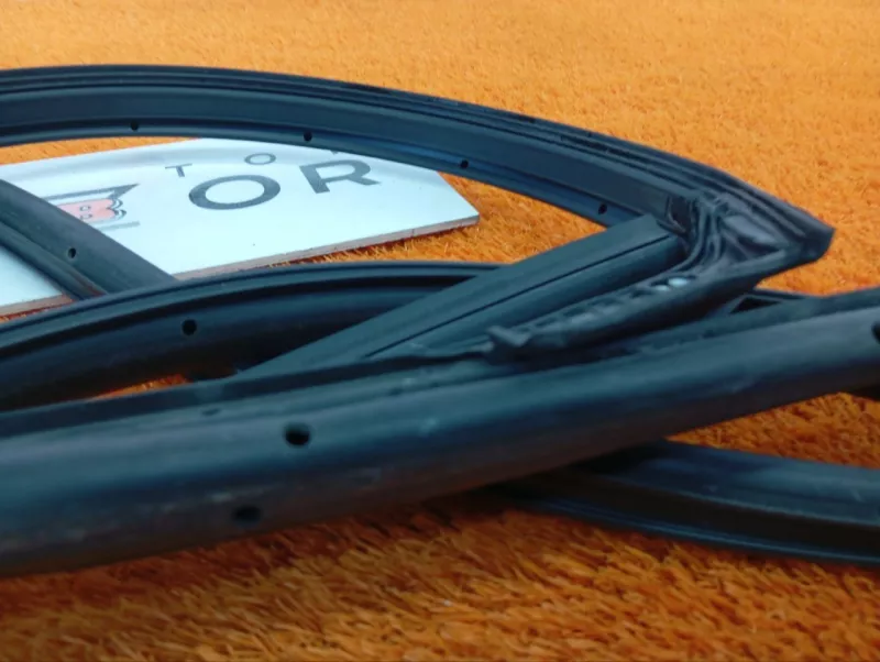 Уплотнитель двери