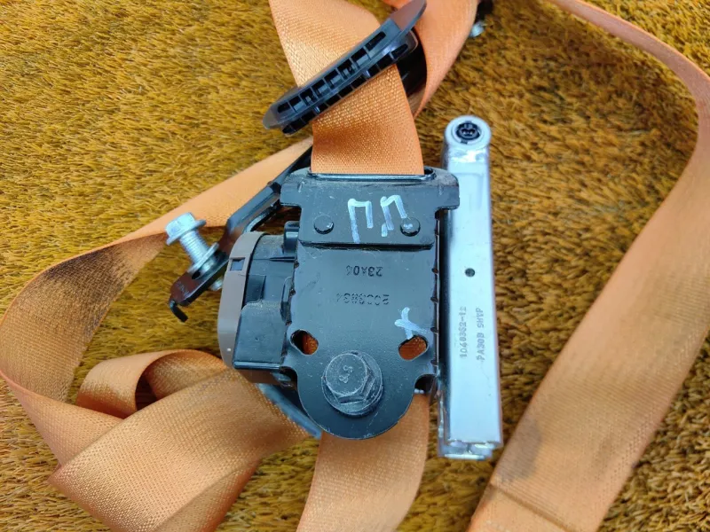 Ремень безопасности