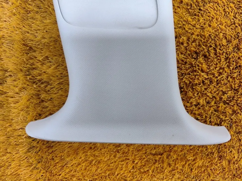 Обшивка центральной стойки