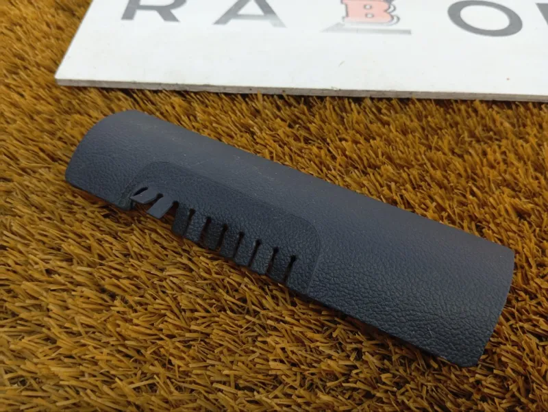 Обшивка центральной стойки