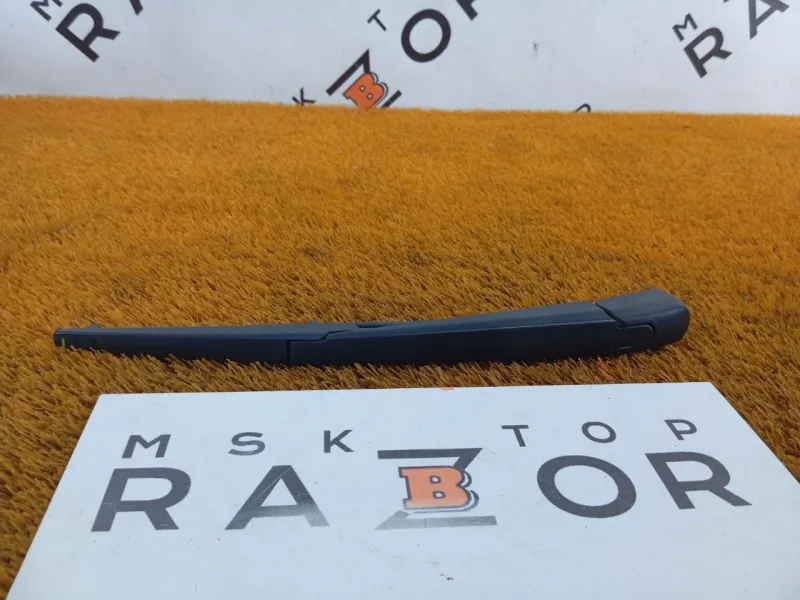 Поводок стеклоочистителя багажника