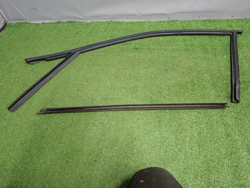 Уплотнитель стекла двери