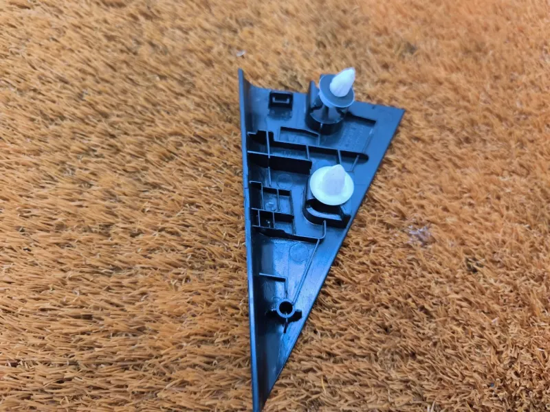 Уголок двери