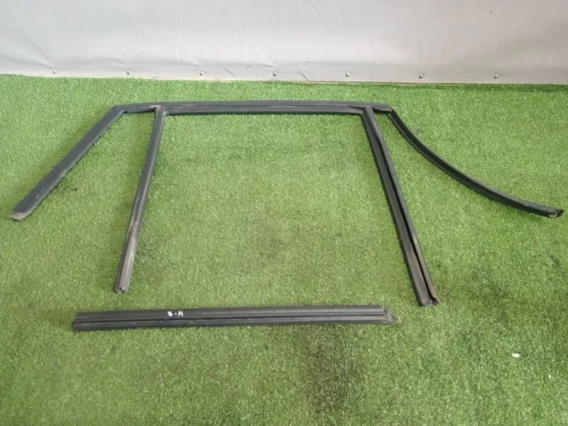 Уплотнитель стекла двери