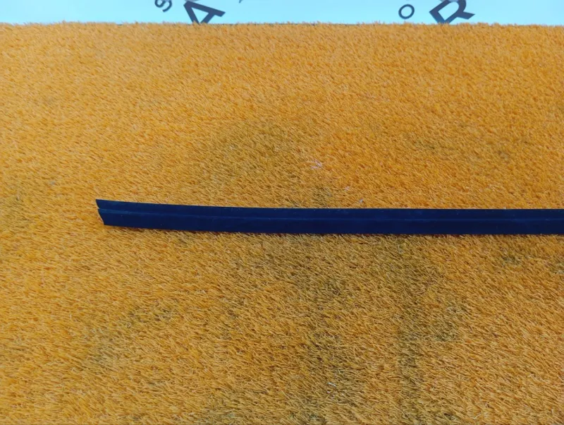 Уплотнитель стекла двери