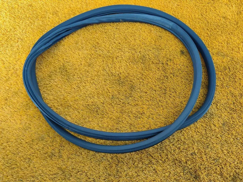 Уплотнитель проема двери