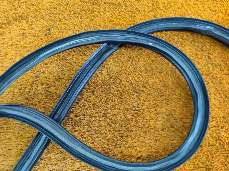 Уплотнитель багажника