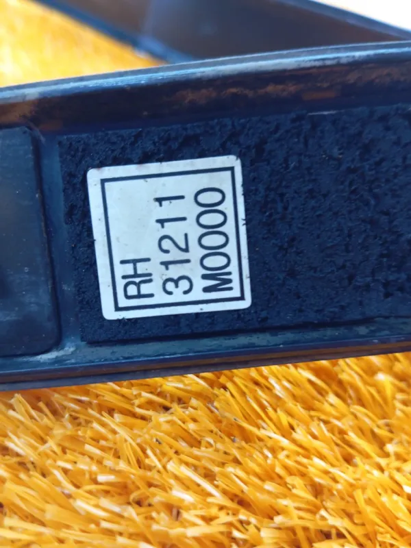 Крепление топливного бака