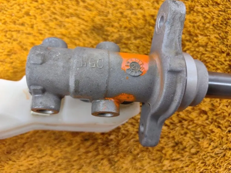 Главный тормозной цилиндр