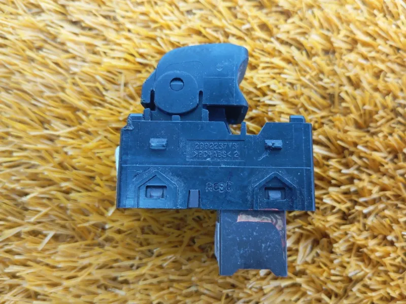 Кнопка стеклоподъемника