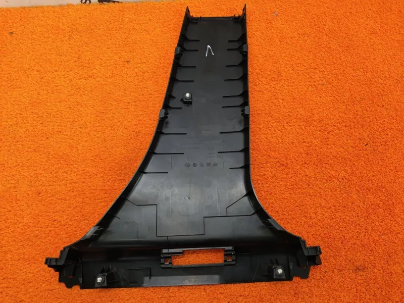 Обшивка центральной стойки