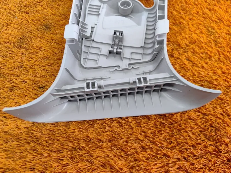 Обшивка центральной стойки