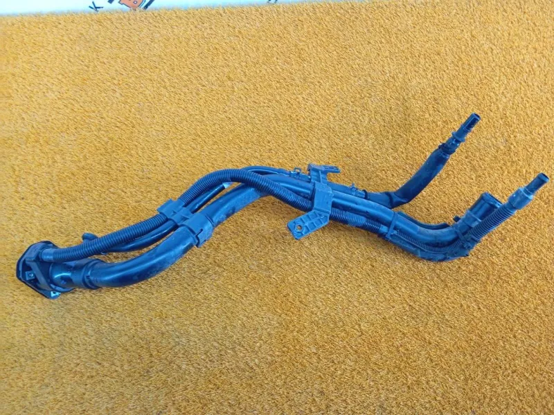 Горловина топливного бака