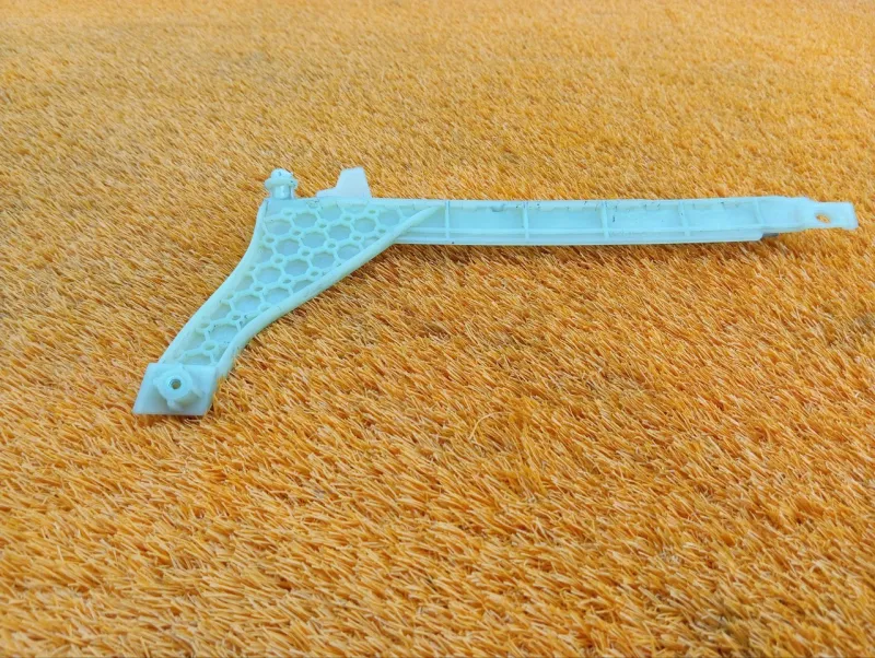 Направляющая стекла двери