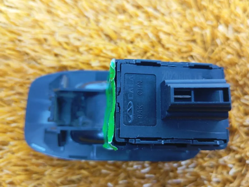 Кнопка стеклоподъемника