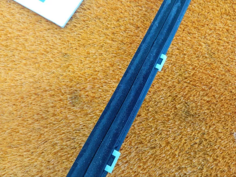 Молдинг стекла