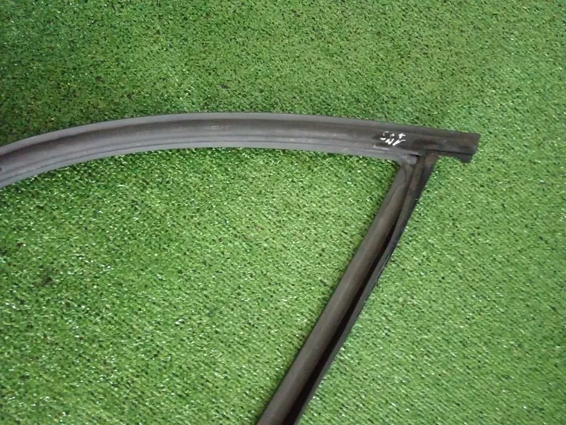 Уплотнитель стекла двери