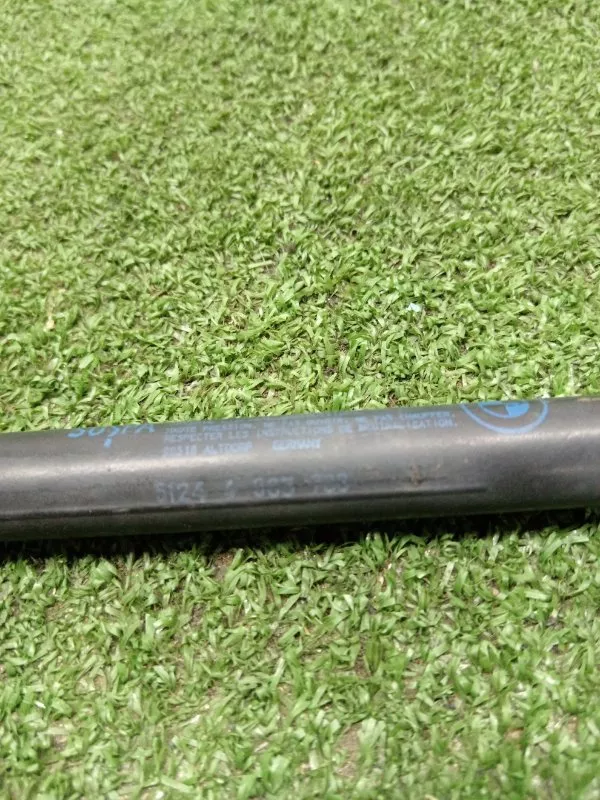 Амортизатор крышки багажника