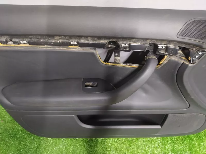 Обшивка двери Audi A4 2005 8E1867103AT8E1 B7, передняя левая