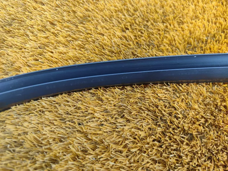 Уплотнитель стекла двери