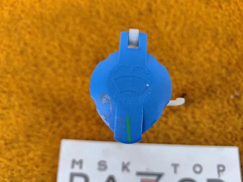 Горловина бачка стеклоомывателя