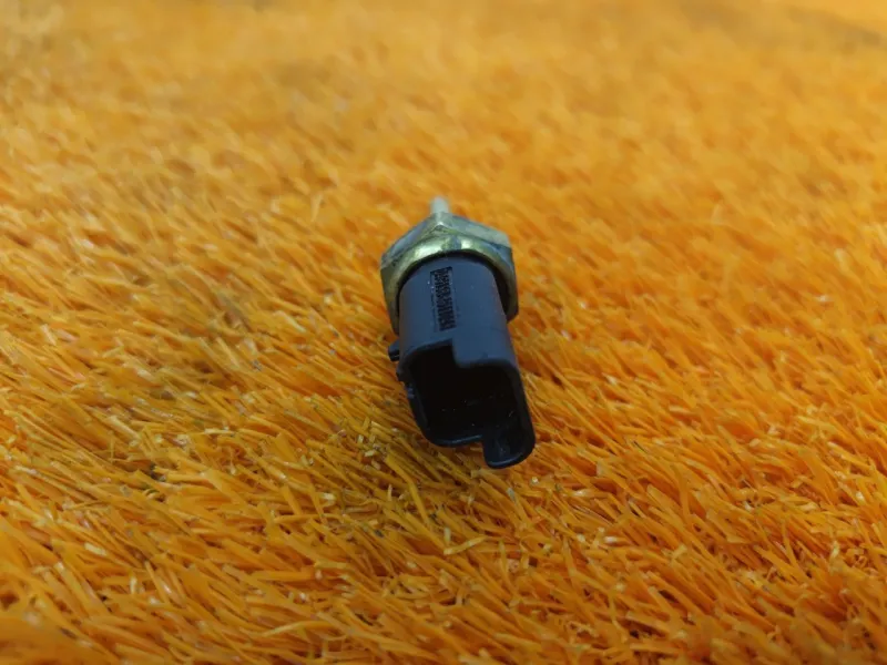 Датчик температуры охлаждающей жидкости