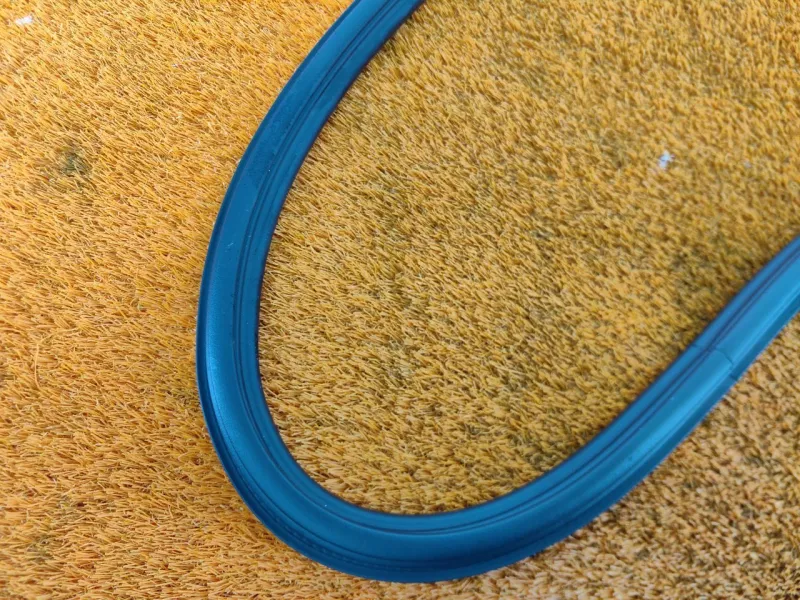 Уплотнитель проема двери