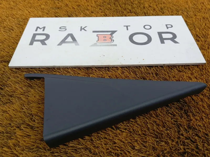 Уголок двери