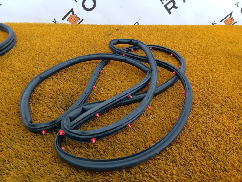 Уплотнитель двери