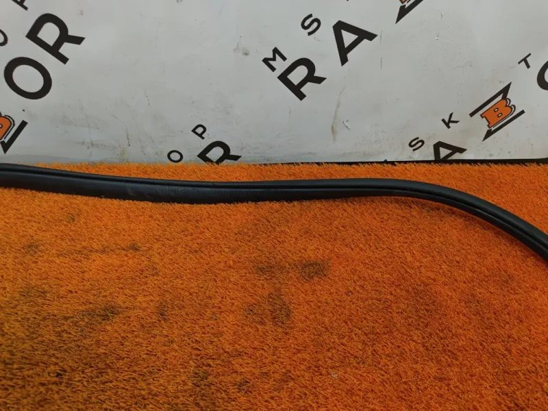 Уплотнитель проема двери