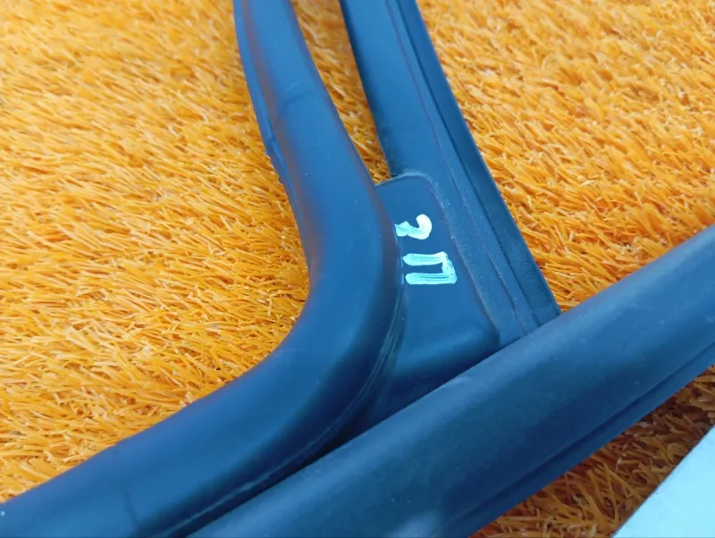 Уплотнитель двери