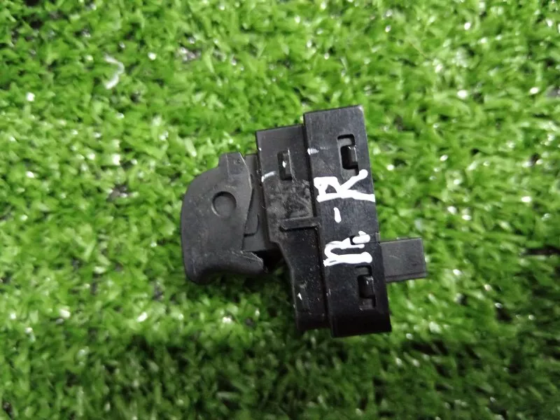 Кнопка стеклоподъемника