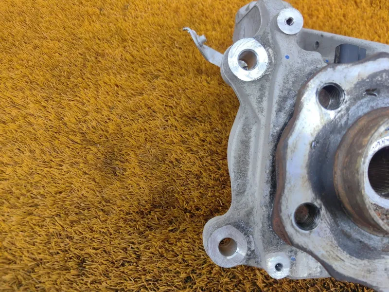 Кулак поворотный