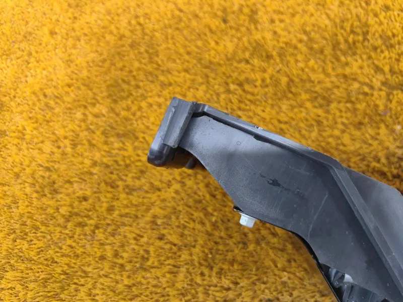 Крепление аккумулятора